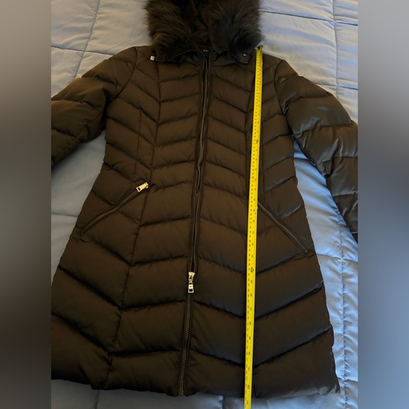 Tahari Black Down Puffer Coat with Removable Faux Fur Hood | Size M | Like New - Picture 12 of 16